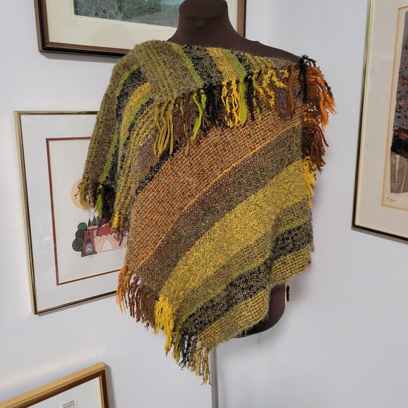 Beautiful Woven Shrug or Poncho 100% Wool - Picture 1 of 4